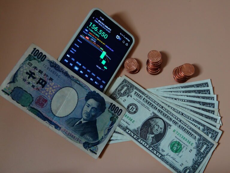 Les réserves de change du Japon ont chuté d'un montant record de 80 milliards de dollars en août suite à l'intervention du yen