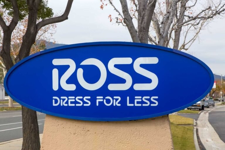 Quelle est la performance des stocks des magasins Ross par rapport aux autres stocks de détail