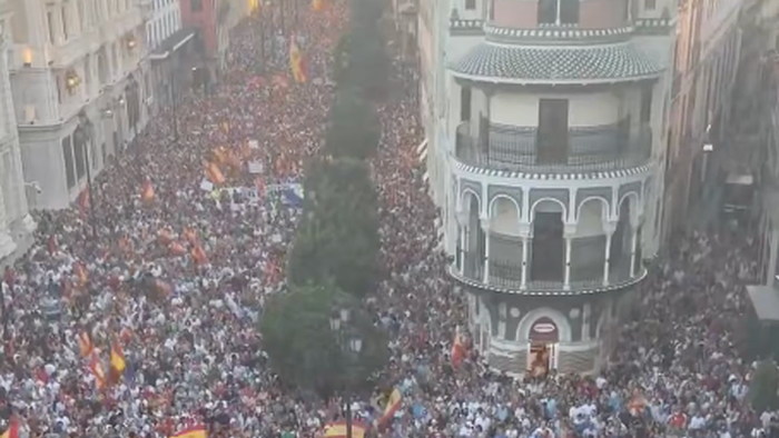 "Sauvez-nous de notre gouvernement traître" : des manifestations massives éclatent à Madrid contre la gestion par le régime socialiste de l'invasion de Ceuta
