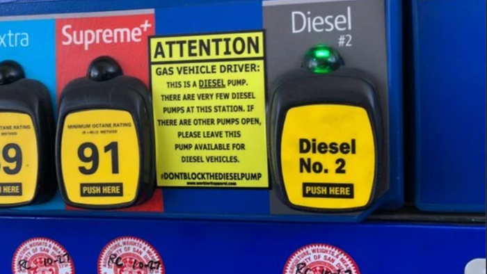 Les prix des pompes diesel aux États-Unis atteignent un record alors que la crise mondiale des produits raffinés menace l’économie industrielle