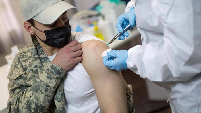 Le Pentagone et le HHS enquêtent pour savoir si les vaccins COVID ont contribué aux décès de militaires