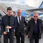 Les envoyés américains Witkoff et Kushner débarquent à Moscou pour des pourparlers de paix alors que Poutine met fin aux attaques contre Kiev