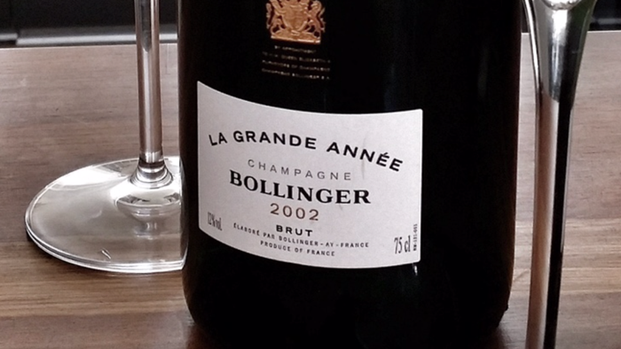 La production française de champagne devrait chuter de 48 % en raison de la crise des récoltes et de la baisse de la demande chinoise qui pèse sur les vignobles
