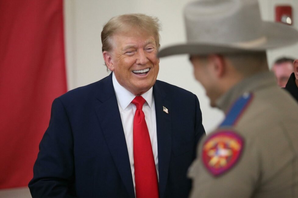 POTUS partage des cartes représentant le Canada, le Mexique et le Groenland faisant partie des États-Unis.