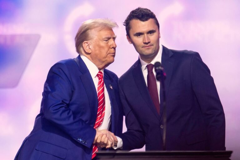 Le président Trump rend hommage au grand Charlie Kirk