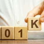 Le 401(k) moyen est de 167 970 $. La règle des 4 % transforme cela en 560 $ par mois. La sécurité sociale paie 2 081 $.