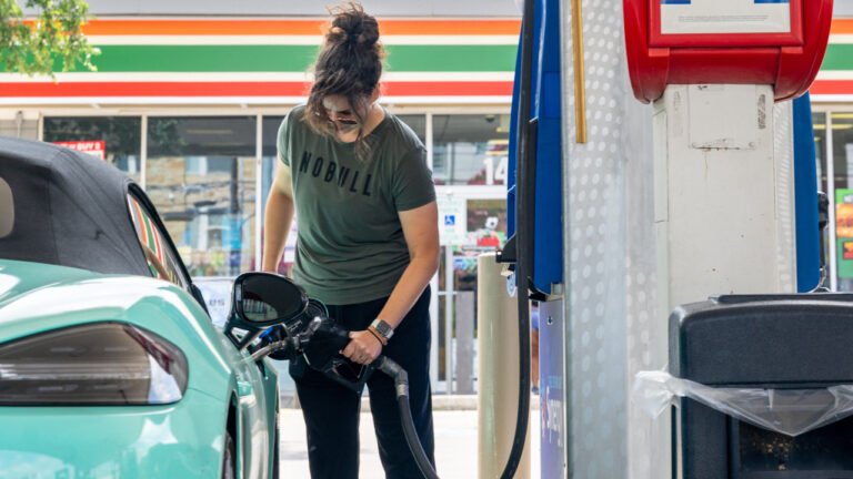 Les prix du diesel viennent de battre un record pour 2022, mais les camions ne sont pas les seuls à en pâtir. Ce que cela signifie pour votre portefeuille