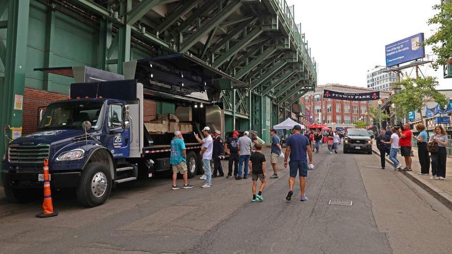 La tournée Steel Across America débarque à Fenway Park avant le 25e anniversaire du 11 septembre