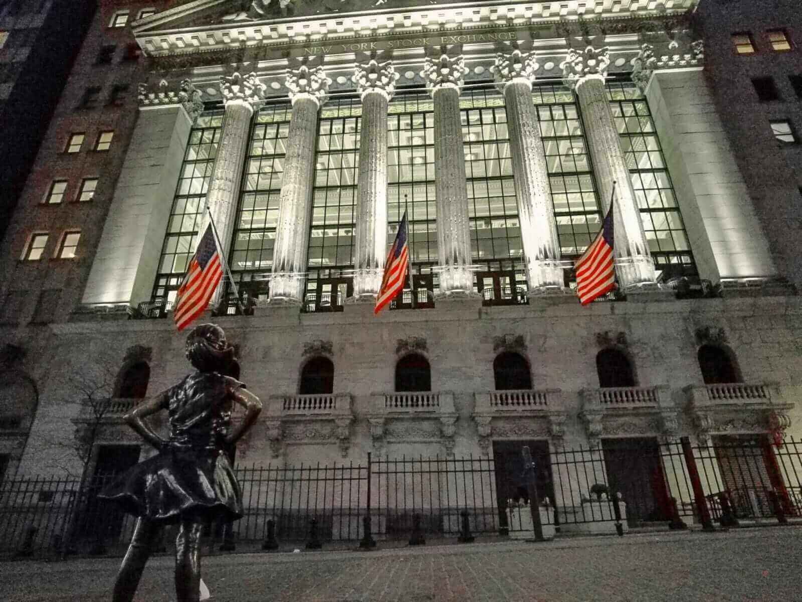 Les actions s'établissent en grande partie à la baisse suite au rapport hawkish sur la masse salariale aux États-Unis
