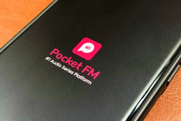La société indienne Pocket FM double son chiffre d'affaires à 500 millions de dollars grâce à l'IA qui alimente 93 % du contenu audio.