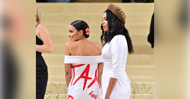 AOC dit qu'elle ne sortirait « probablement pas » avec un conservateur