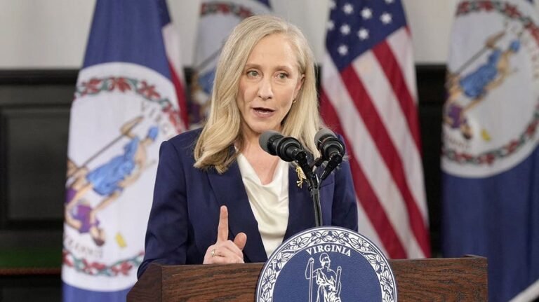 Spanberger a vérifié les faits après que l'avertissement du vote par correspondance de Trump ait fait craindre un vote militaire
