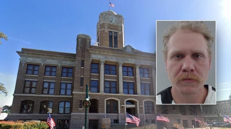 Un ancien policier du nord du Texas condamné à trois peines d'emprisonnement à perpétuité pour pédopornographie et sollicitation de mineur