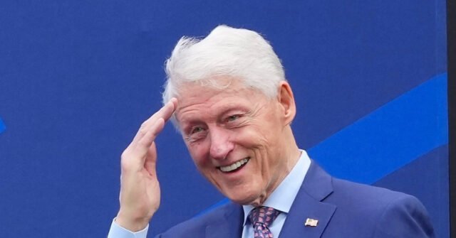 Bill Clinton fait la fête avec Alex Soros et collecte des fonds pour son 80e anniversaire