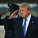 Donald-Trump-salutes-his-AI-Force-640x480