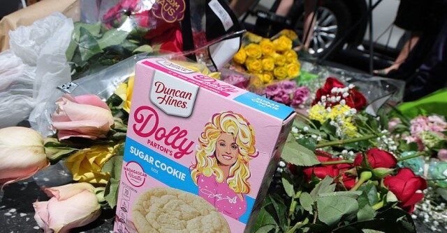Des réparations sont en cours après le vandalisme de la star du Hollywood Walk of Fame de Dolly Parton