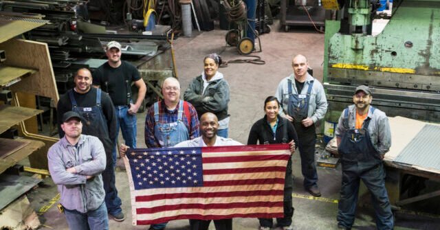 Boom du secteur manufacturier : les offres d'emploi dans les usines atteignent leur plus haut niveau en trois ans