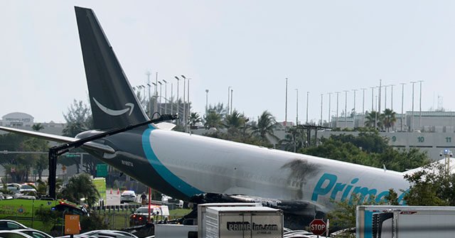 Cinq personnes tuées et d'autres blessées après le crash d'un avion cargo d'Amazon à l'aéroport international de Miami