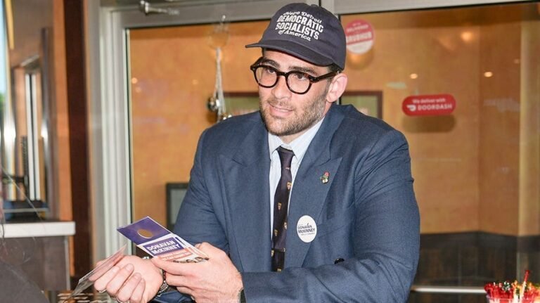 Hasan Piker encourage les progressistes alors que le sénateur de 80 ans remporte six ans de plus