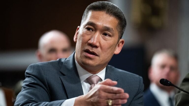 Trump nomme Hung Cao, le « vrai guerrier », au poste de secrétaire de la Marine après 4 mois en tant que chef par intérim
