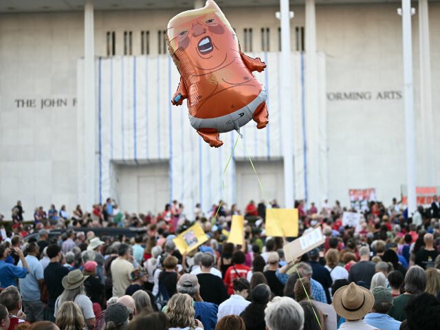 Kennedy-Center-protest-640x480
