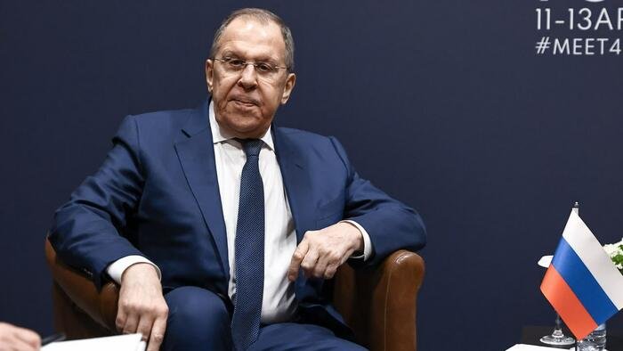 Lavrov déclare que le "début d'une vraie guerre" apparaît alors que la Russie approfondit le gel diplomatique avec l'Allemagne