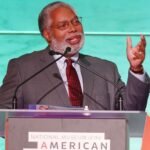 Le directeur du Smithsonian, Lonnie Bunch, prendra sa retraite suite à des allégations de messages d'extrême gauche réveillés dans les musées
