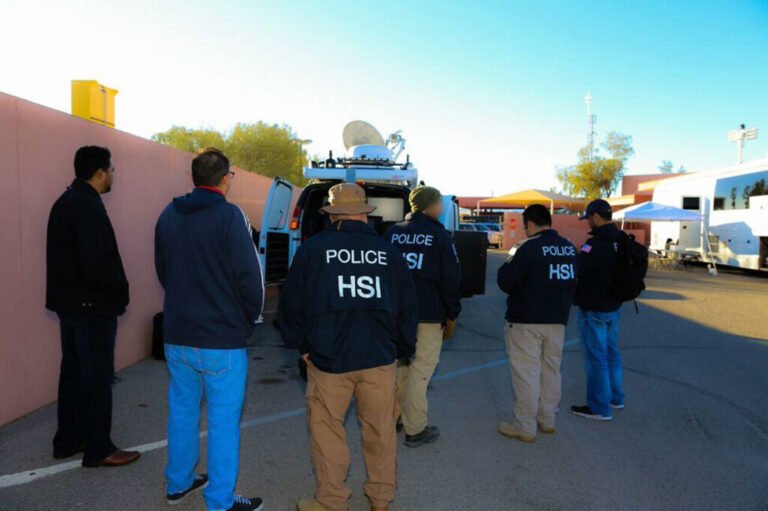 Les arrestations de l'ICE atteignent des niveaux records alors que les tactiques d'application changent