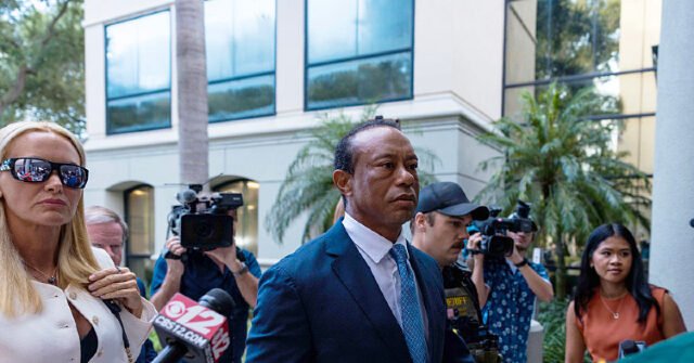 Tiger Woods modifie son plaidoyer dans une affaire de conduite en état d'ébriété et son permis de conduire est suspendu pour 5 ans