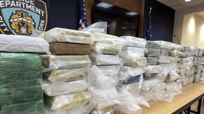 "Cartel Connections" : 600 livres de cocaïne d'une valeur de 10 millions de dollars trouvés dans un self-stockage du Queens