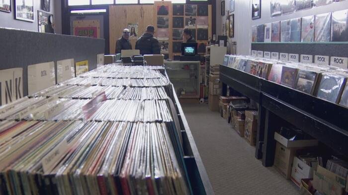 Un homme accusé d'avoir tenté de mettre le feu à un magasin de disques de Portland après avoir refusé d'acheter ses disques