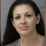 Une femme d'Austin arrêtée après que la police ait découvert des centaines de cartes bancaires, de clés et de courrier soupçonnés d'être volés