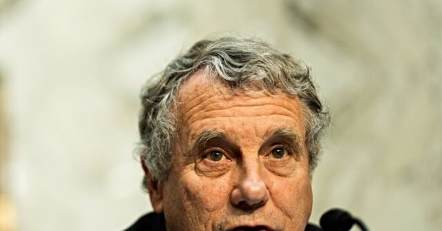 Le démocrate de l'Ohio, Sherrod Brown, s'est opposé à la détection du fentanyl avant d'être pour.