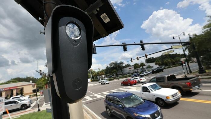 Le gouverneur DeSantis révoque les permis pour les caméras de troupeau sur les autoroutes de l'État de Floride