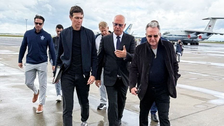 Les négociateurs de Trump, Witkoff et Kushner, arrivent à Moscou alors que les États-Unis militent pour la fin de la guerre entre la Russie et l'Ukraine