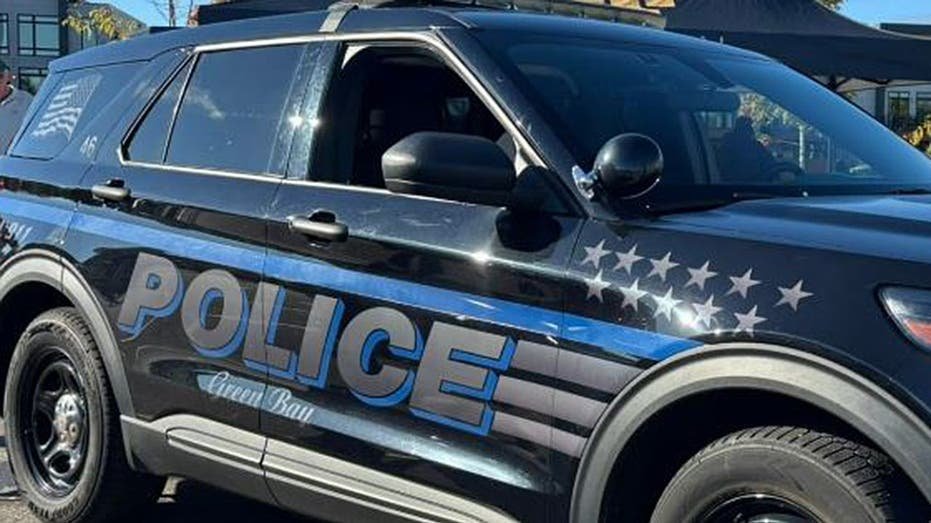 Quatre policiers du Wisconsin blessés après qu'un conducteur présumé ivre se soit précipité vers la foule, déclenchant une poursuite policière