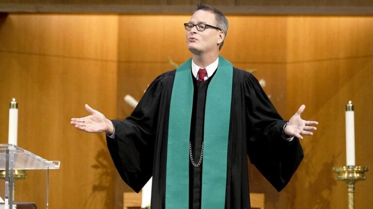A réveillé le pasteur de la méga-église, le candidat démocrate a appelé la congrégation à se repentir pour avoir conduit, mangé du bœuf
