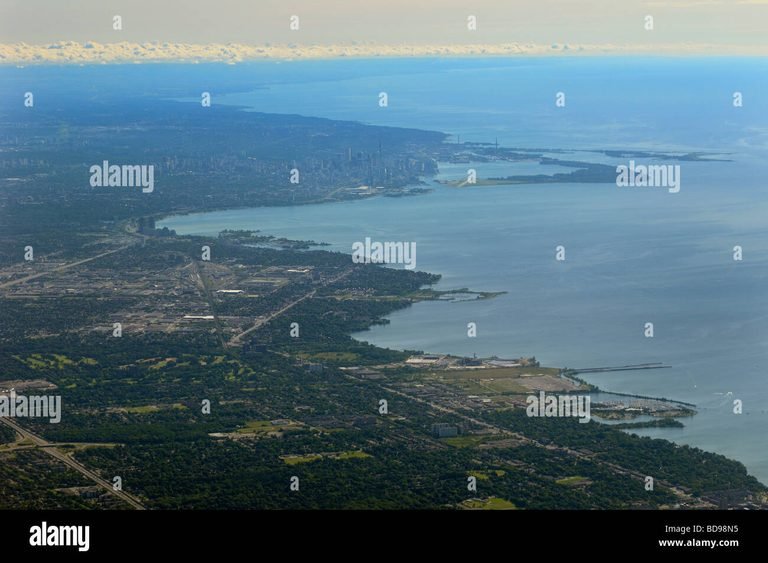 aerial-view-of-lake-ontario-coastline-with-mississauga-and-toronto-BD98N5