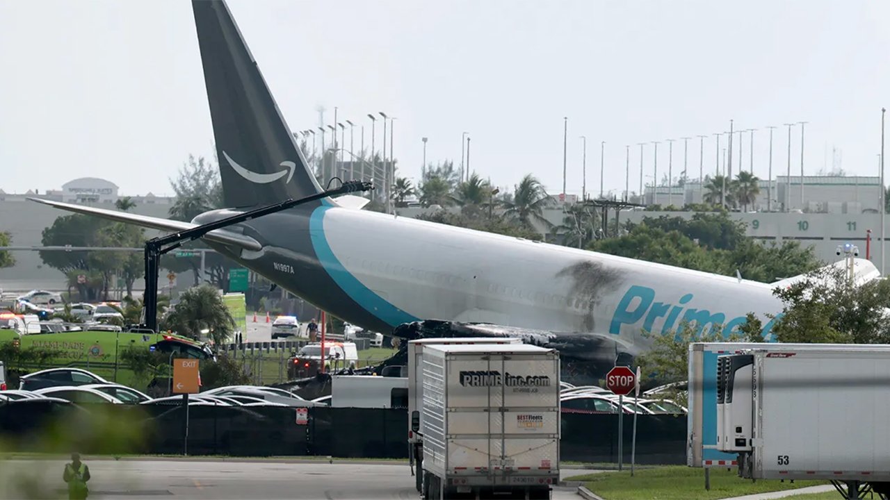 Amazon dit qu'il « travaille en étroite collaboration » avec les autorités après le crash d'un avion cargo qui a tué 5