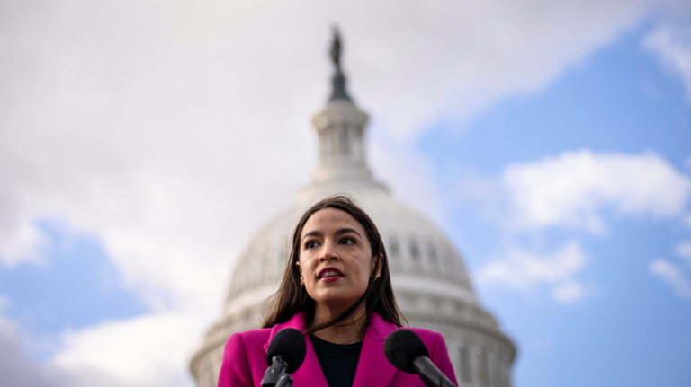 Les démocrates se sont divisés sur l'AOC alors que certains candidats au champ de bataille se distancient du législateur « Squad »