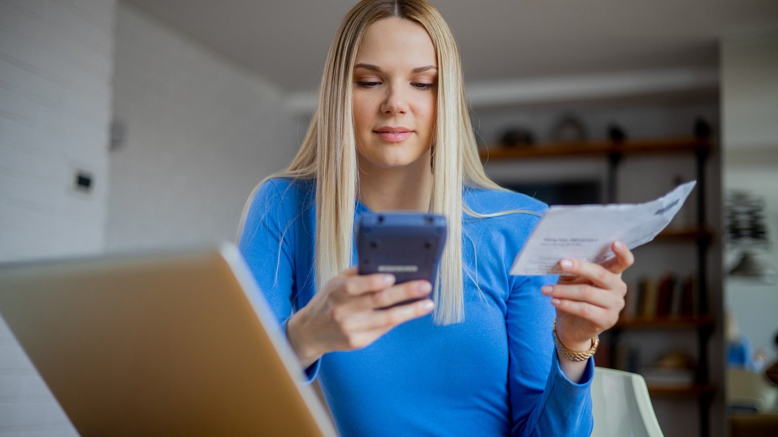 Comment le premier salaire de la génération Z en 2026 se compare au salaire vital