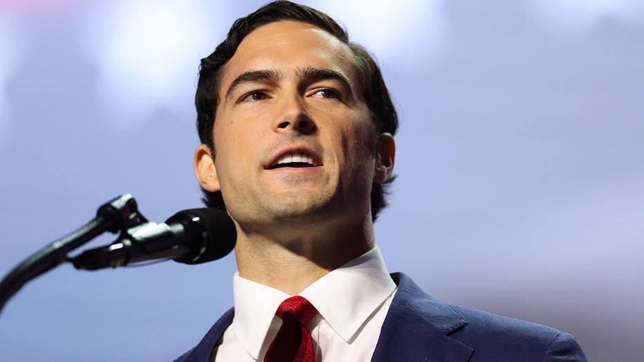 Le brandon du GOP dit qu'il "ne va pas s'excuser" après avoir retourné le script sur la dernière tendance réveillée des Dems