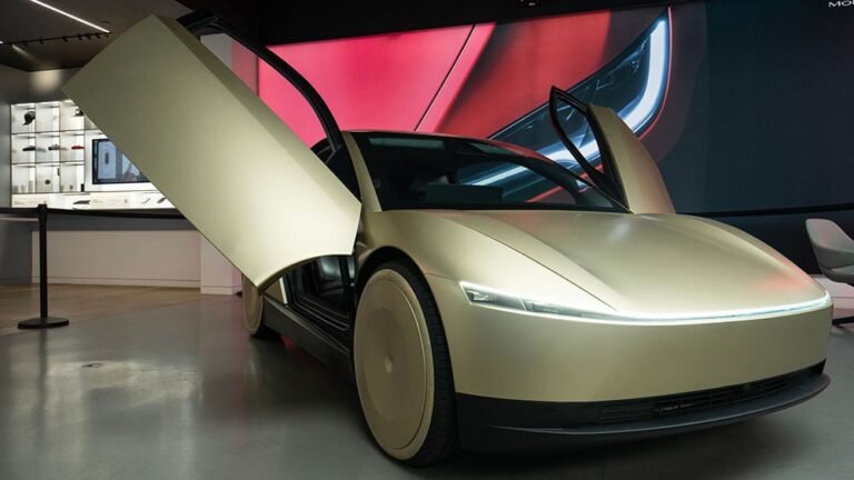 Les contrats à terme sur le Dow Jones augmentent, les prix du pétrole continuent de grimper ; Snowflake et Victoria's Secret sont de grands acteurs avec l'événement Tesla Cybercab prévu