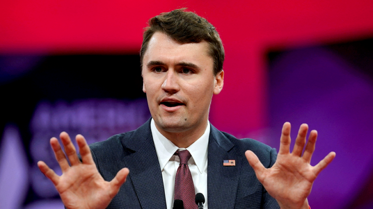 Comment créer plus de Charlie Kirks : à l'intérieur de l'alternative d'année sabbatique de TPUSA à « l'arnaque universitaire »
