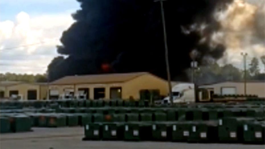 Un incendie chimique massif éclate dans une usine de transformation électrique dans le Mississippi, obligeant à une évacuation