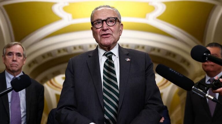 Schumer prêche l'abordabilité dans la présentation à mi-parcours du DEM tout en sabotant les correctifs du GOP pour la flambée des coûts