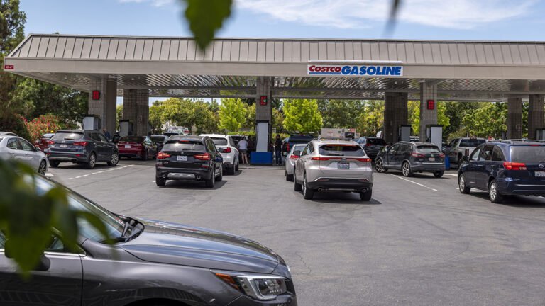 La guerre en Iran coûte 860 dollars de plus aux ménages américains en raison de la hausse des prix de l'énergie, selon un économiste