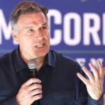 Le sénateur démocrate présente une vidéo surprise à la convention républicaine soutenant McCormick