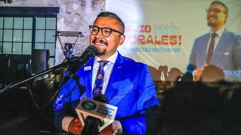 Le socialiste démocrate soutenu par Bernie Sanders évince Providence et le maire de Rhode Island