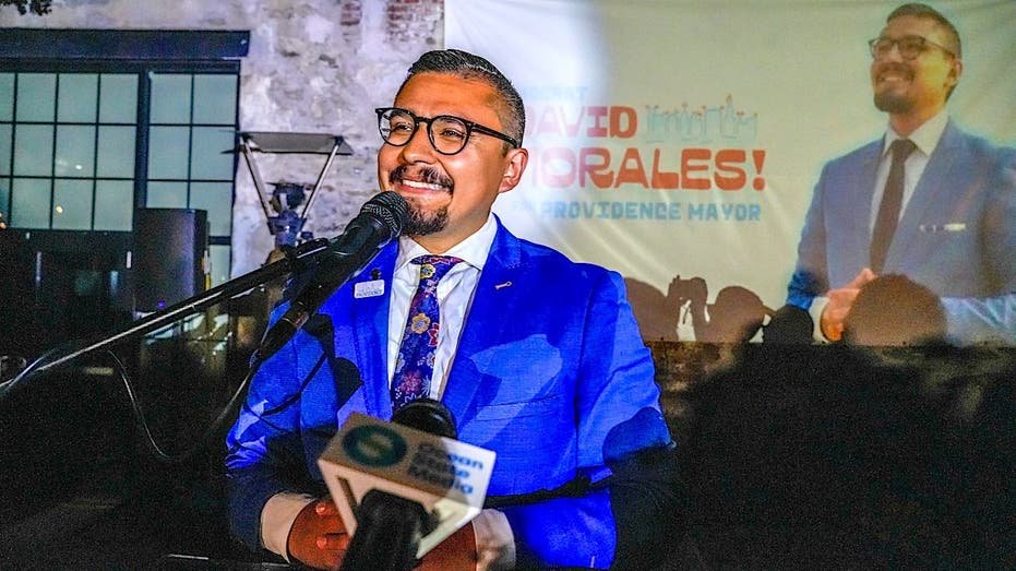 Le socialiste démocrate soutenu par Bernie Sanders évince Providence et le maire de Rhode Island